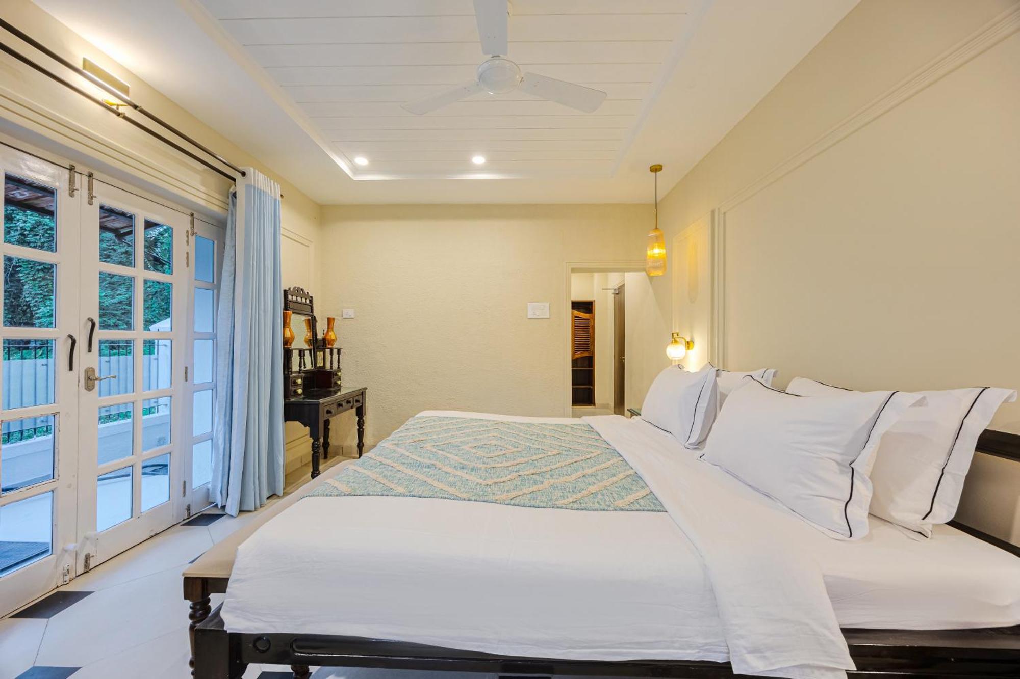 Elivaas 4 Bhk Villa Near Beach With Private Pool & Bar - Casa Boa Vida Candolim Exterior foto