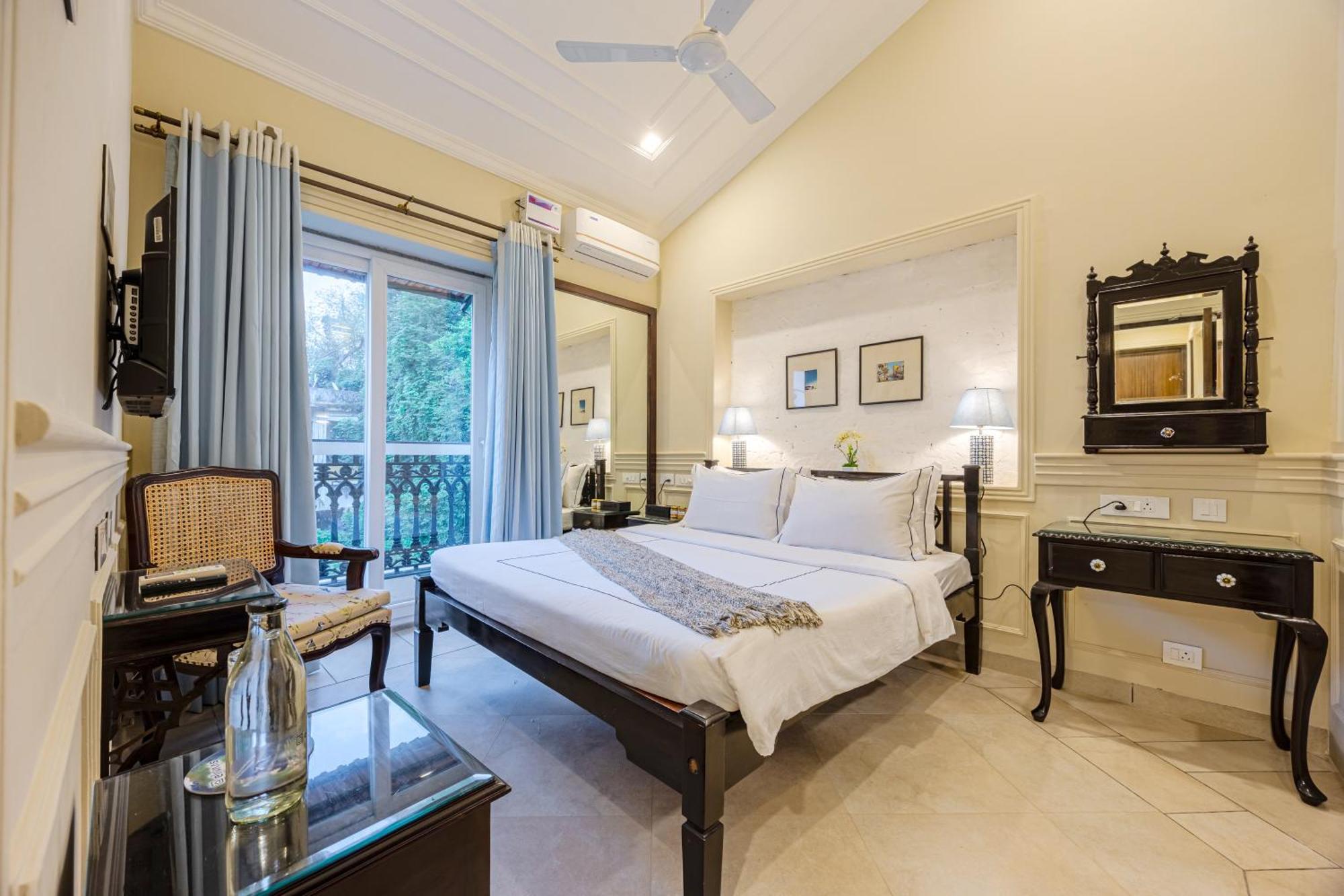Elivaas 4 Bhk Villa Near Beach With Private Pool & Bar - Casa Boa Vida Candolim Exterior foto